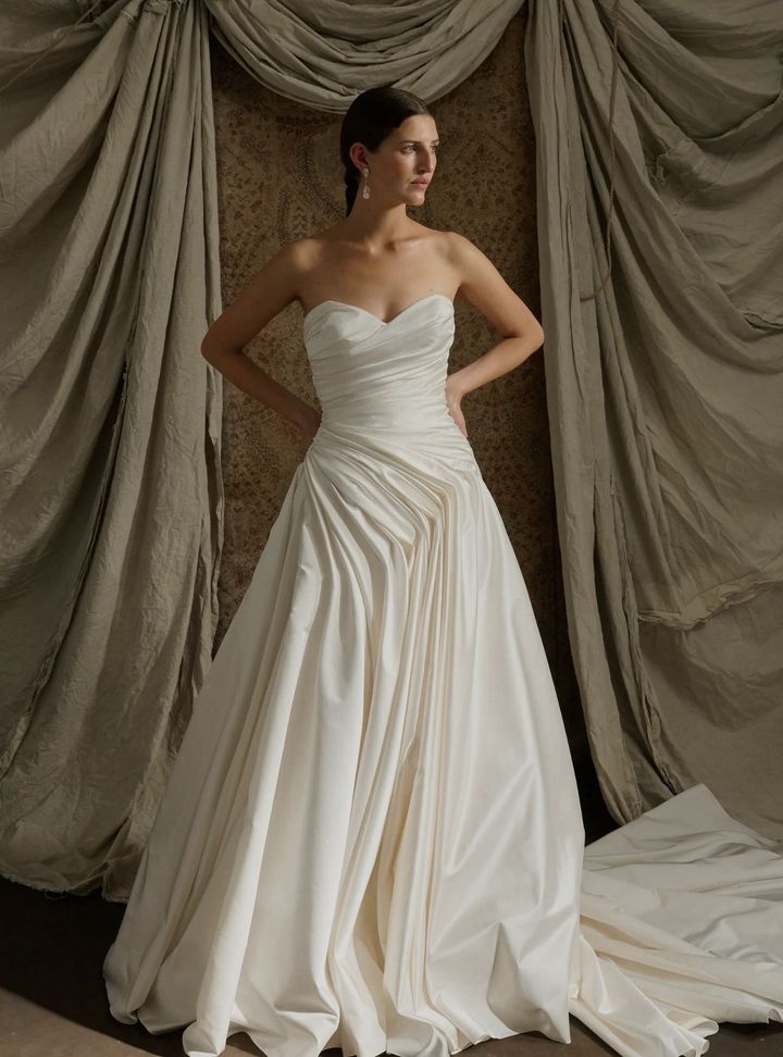 2026 Enaura-28-26 A Kesim Straplez Modern Gelinlik