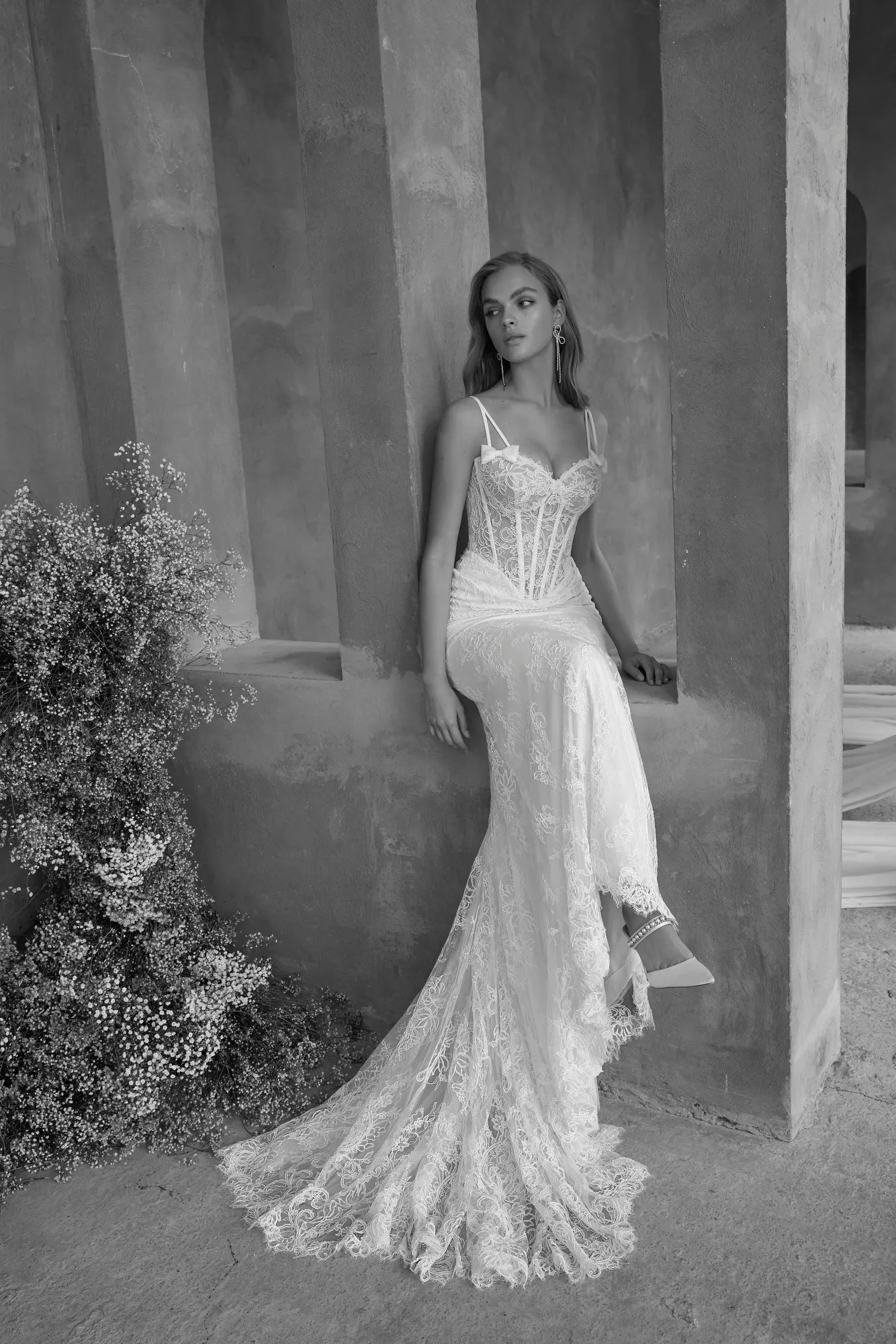 2026 Mori Lee -2-26 V Yaka Düz Kesim Göğüs Dekolteli Gelinlik