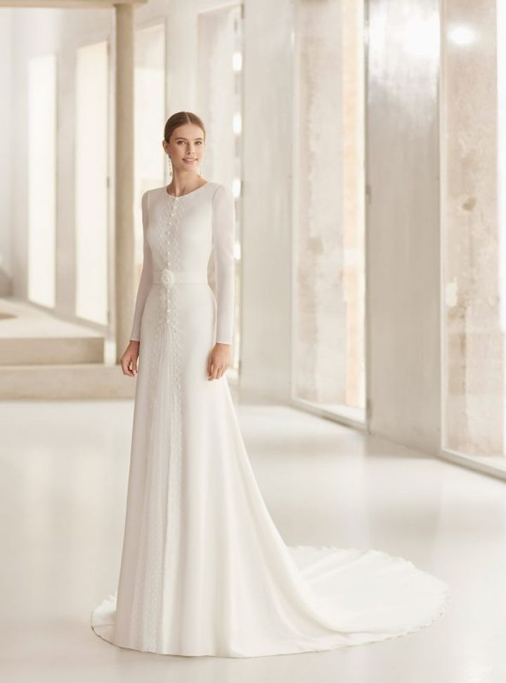 Kemer Detaylı Uzun Kollu Gelinlik Modeli