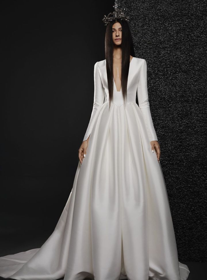 Vera Wang V Yakalı Gelinlik