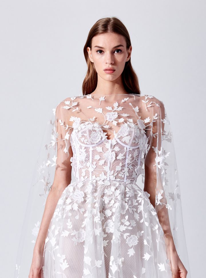 Oscar de la Renta İşlemeli Tül Pelerinli Gelinlik