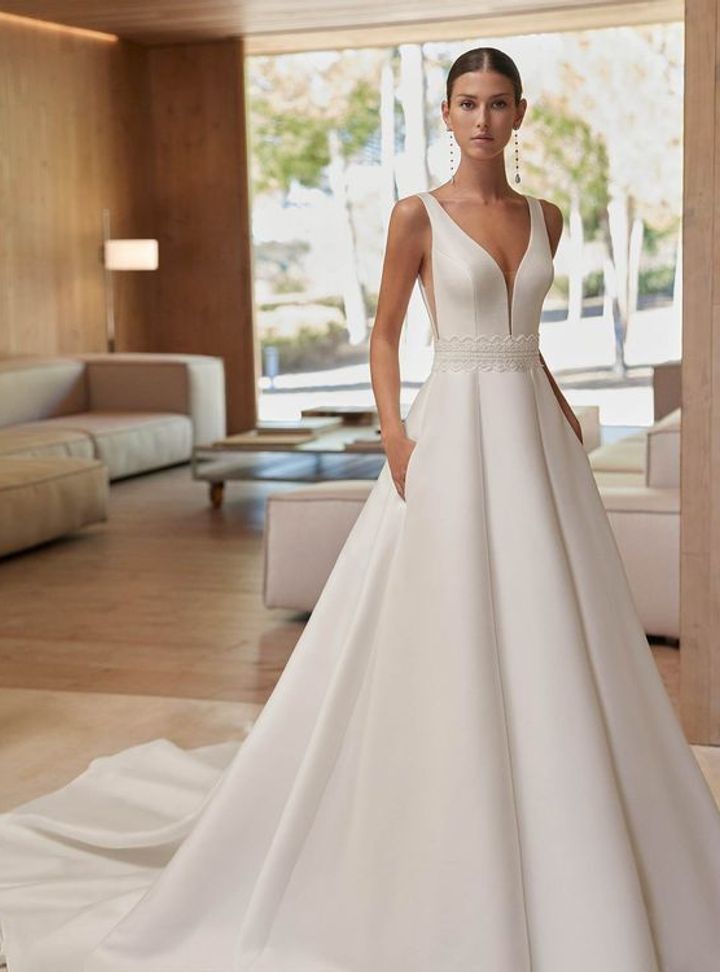 2025 Rosa Clara -15-25 A Kesim V Yaka Gelinlik