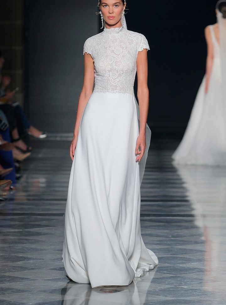 Rosa Clara Kısa Kollu Gelinlik