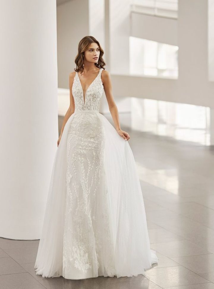 Kuyruğu Çıkabilen V Yaka Gelinlik A Kesim V Yaka Romantik Gelinlik