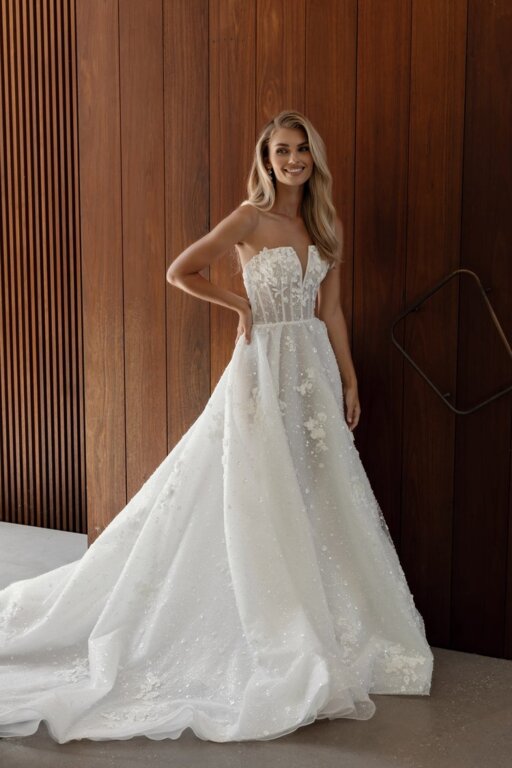 2025 La Premiere Bridal Çiçekli V Yaka Gelinlik - 3