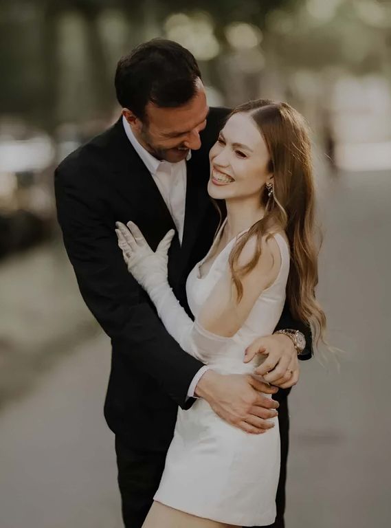 Duygu Özaslan Gelinlik Modeli 2