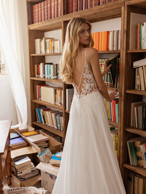 2026 Modeca Gelinlik 218-26 Bohem V Yaka Düz Kesim Gelinlik 3