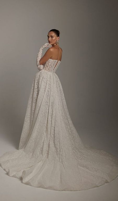 Amara 12 - Berta Couture  Prenses Kesim Straplez Sırt Dekolteli Gelinlik 1