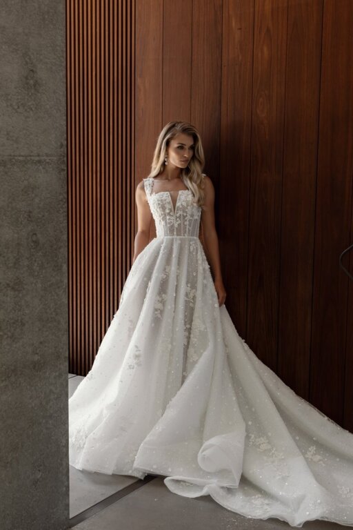 2025 La Premiere Bridal Çiçekli V Yaka Gelinlik - 1
