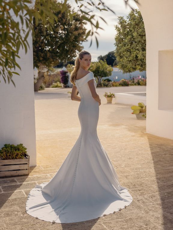 2026 Modeca Gelinlik 219-26 Balık Kesim Kayık Yaka Dekoltesiz Gelinlik 3