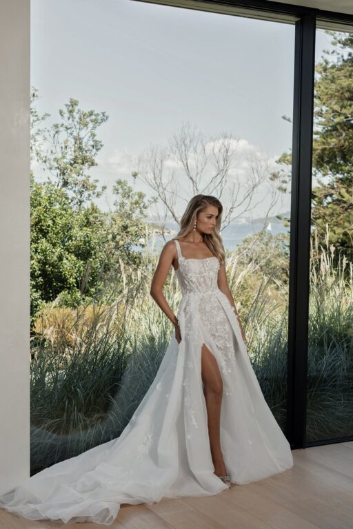 2025 La Premiere Bridal Askılı Çiçekli Elbise - 1