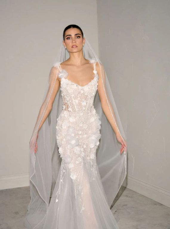 2026 Justin Alexander-38-26 Balık Kesim V Yaka Göğüs Dekolteli Gelinlik