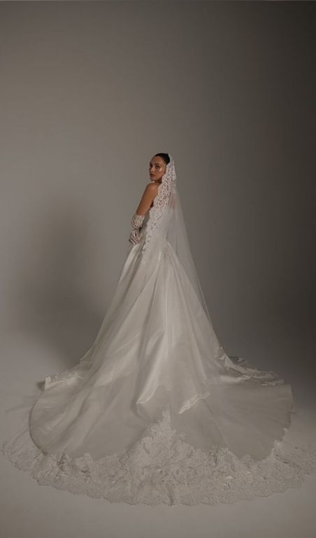 Amara 10 - Berta Couture  Prenses Kesim Straplez Sırt Dekolteli Gelinlik 1