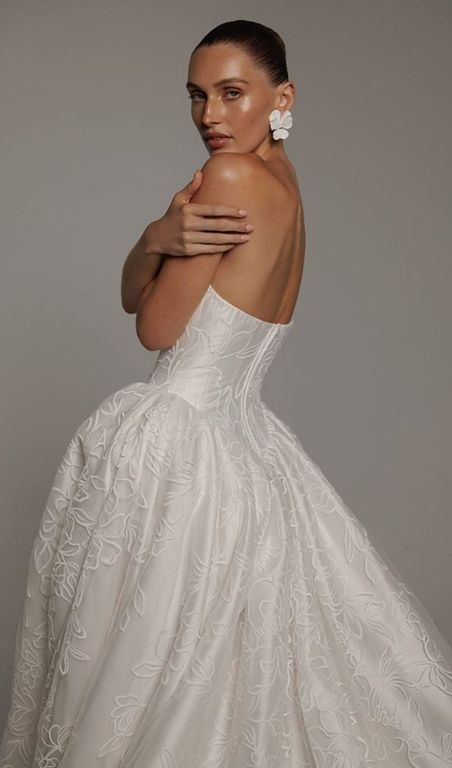 Amara 7 - Berta Couture  Prenses Kesim Straplez Sırt Dekolteli Gelinlik 1