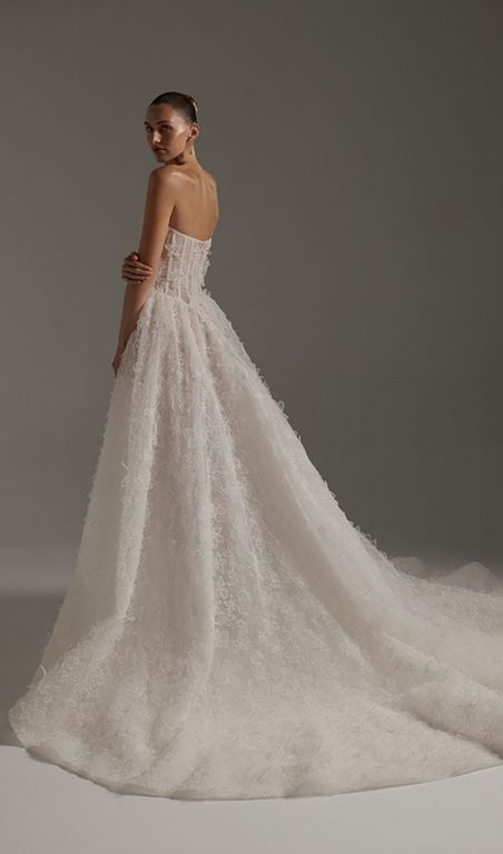 Amara 11 - Berta Couture  Prenses Kesim Straplez Sırt Dekolteli Gelinlik 1