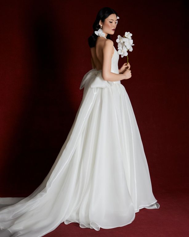 Monique Lhuillier fiyonk dokunuşları