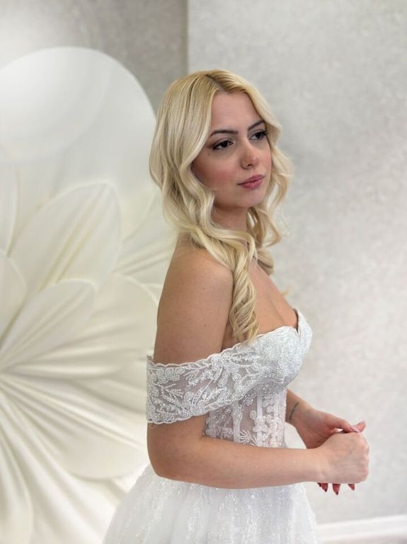 Düşük Omuz Taş İşlemeli Prenses Helen Gelinlik 3