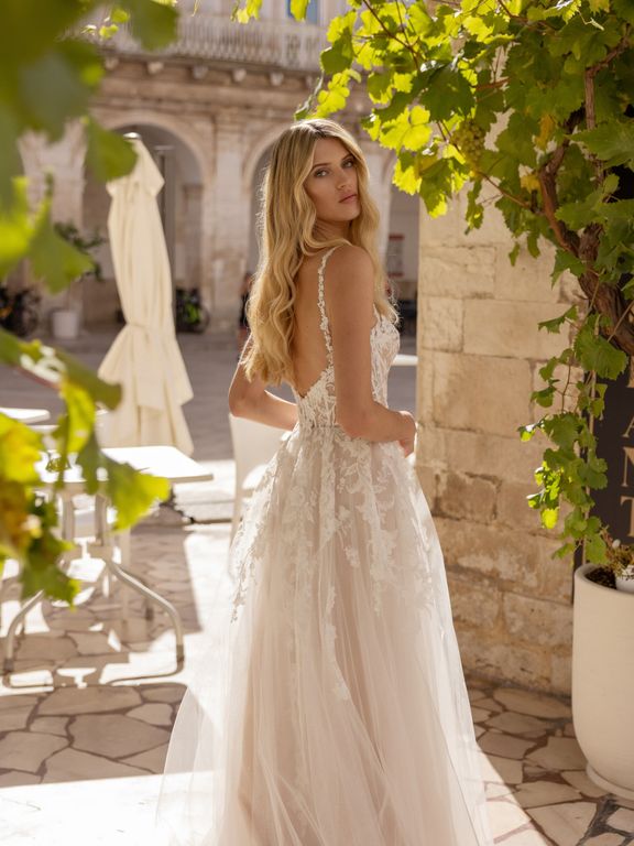 2026 Modeca Gelinlik 215-26 A Kesim Bohem Kare Yaka Gelinlik 3