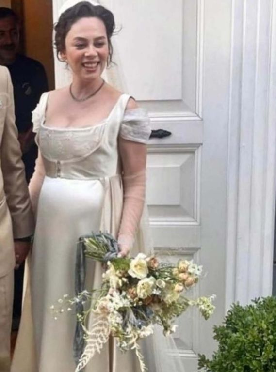 Demet Evgar Gelinlik Modeli 2