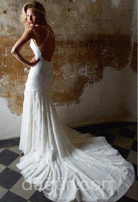 Sırt Dekolteli Gelinlik Modeli