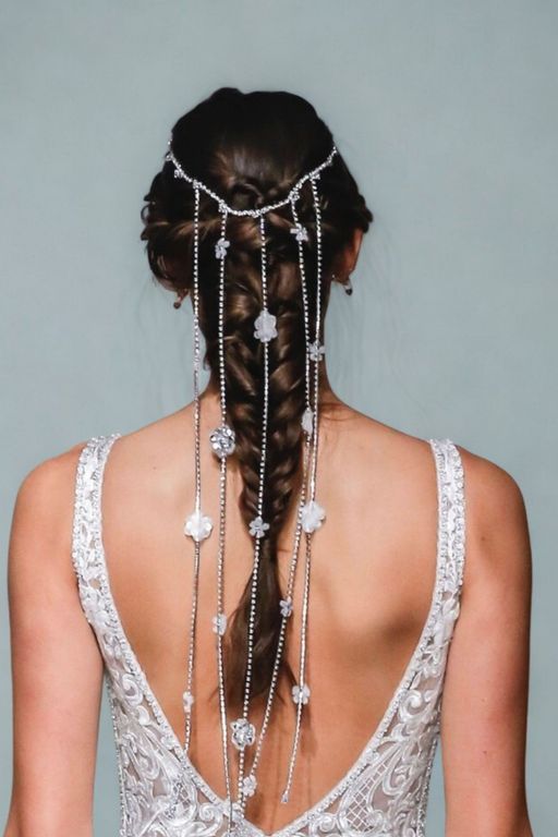 Zincirli Örgü Gelin Saçı Modeli