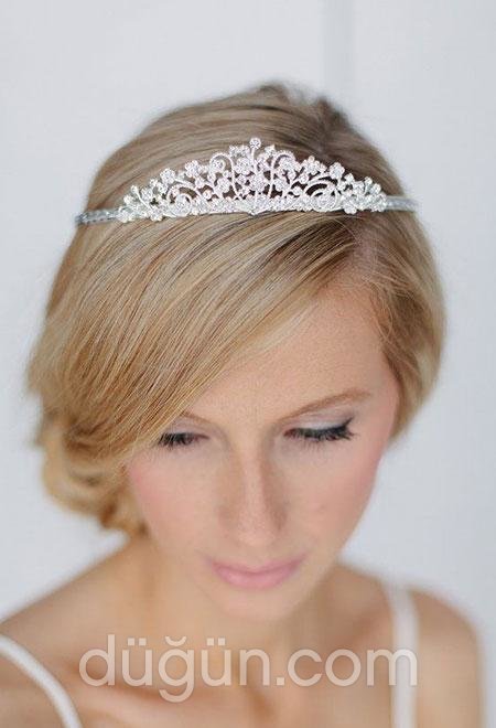 Yandan Ayrılmış Taçlı Gelin Saçı