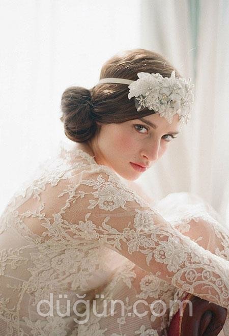 Çiçekli Saç Bantlı Gelin Saçı