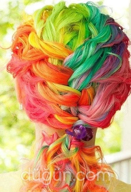 Gökkuşağı Renklerinden Gelin Saçı Modeli