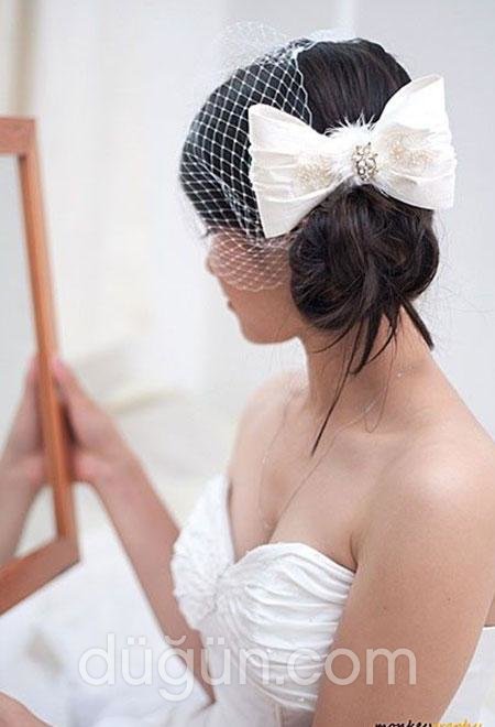 Tül Aksesuarlı Saç Modeli