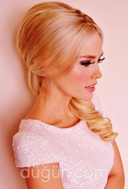 Ortadan Ayrılmış Saç Modeli