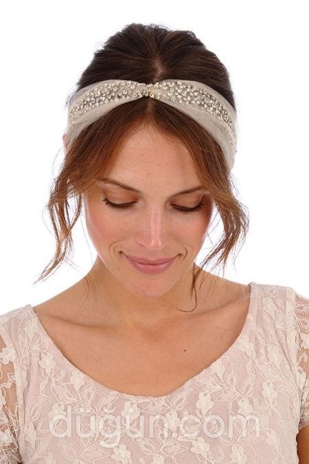 Bantlı Dağınık Topuz Gelin Saçı