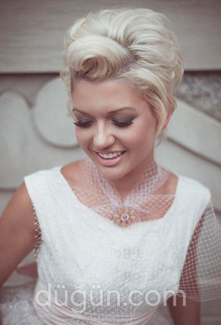 Kabarık Kısa Gelin Saçı Modeli