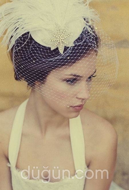 Tül Şapkalı Kısa Gelin Saçı