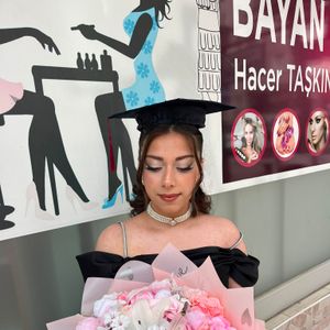 Hacer Taşkın Bayan Kuaförü3
